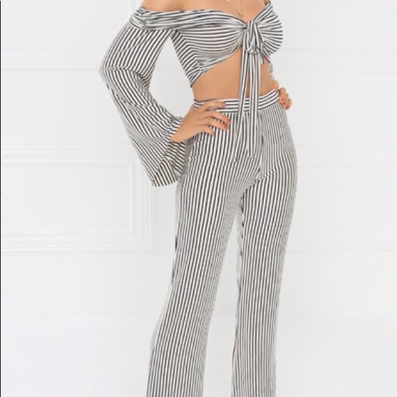 SOLD✨Striped Set - Picture 2 of 4